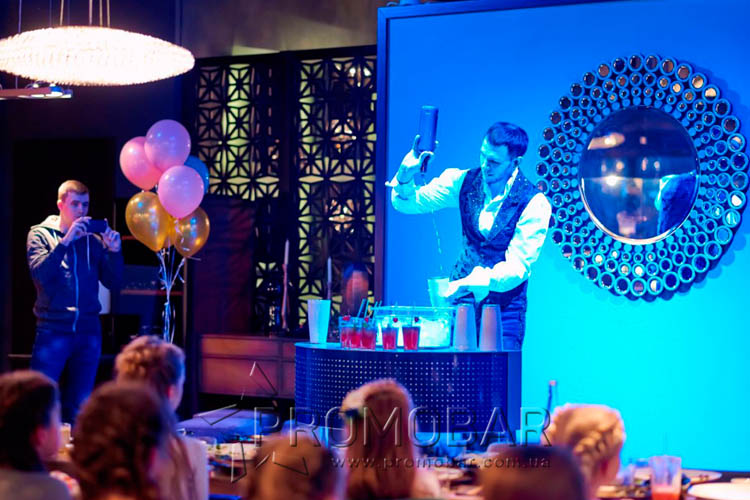 barmen_shou_kiev_.jpg
